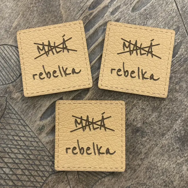 Koženkový štítek - Malá rebelka