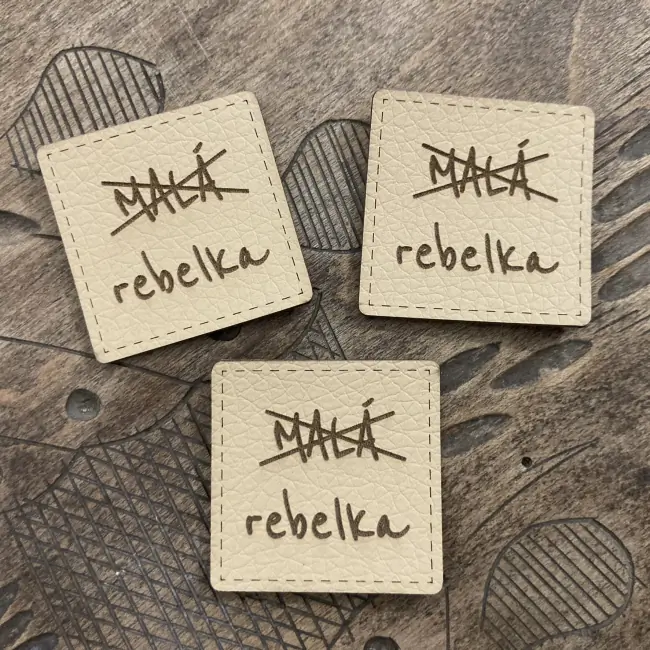 Koženkový štítek - Malá rebelka