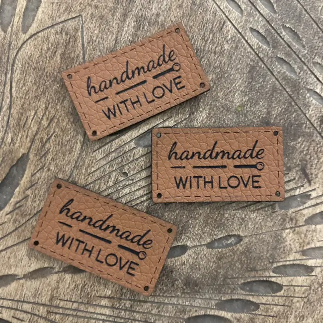 Koženkový štítek - Handmade with love