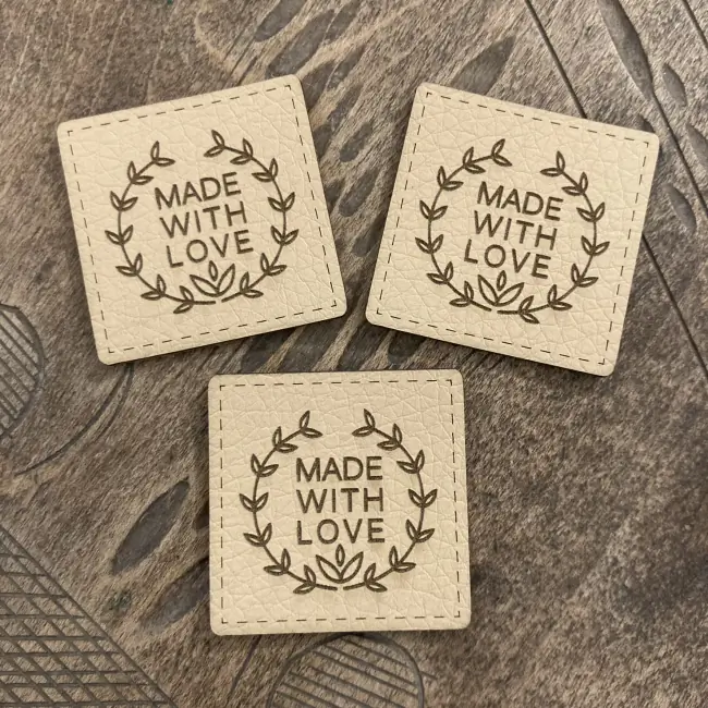 Koženkový štítek - Made with love