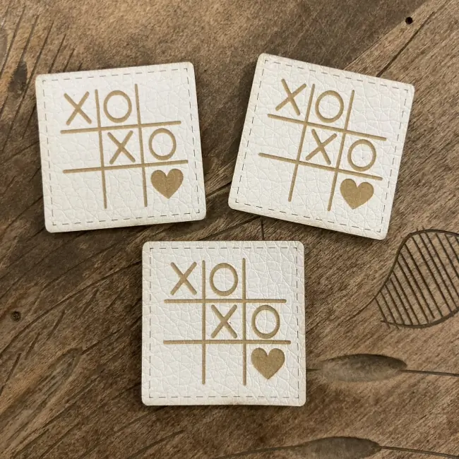 Koženkový štítek - XOXO