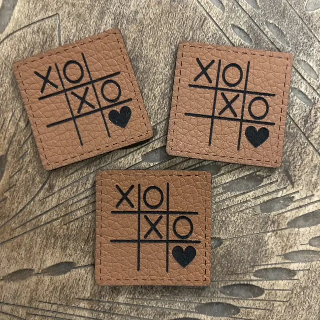 Koženkový štítek - XOXO