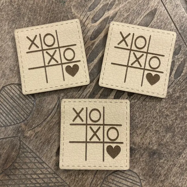 Koženkový štítek - XOXO