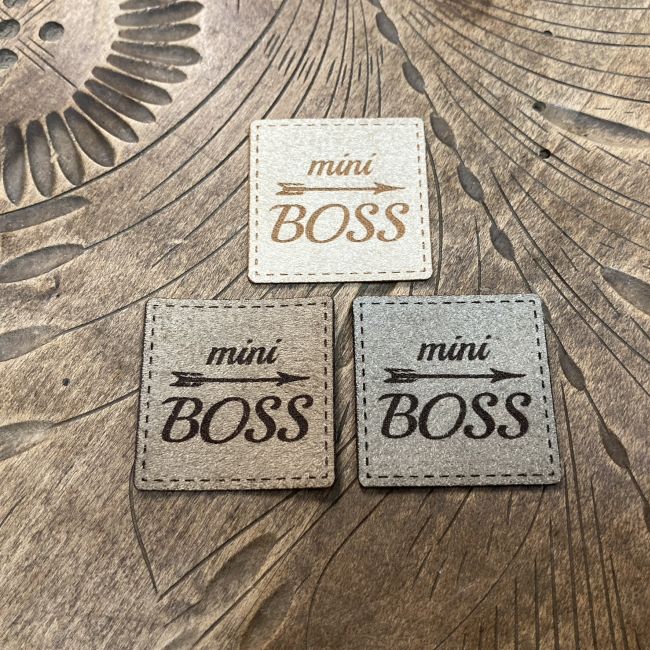 Semišový štítek - Mini boss Latté Šíp
