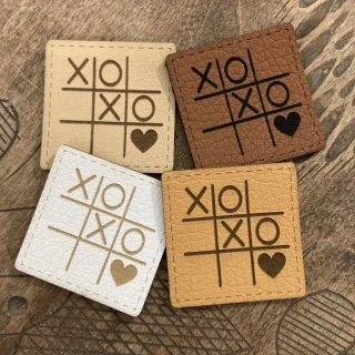 Koženkový štítek - XOXO